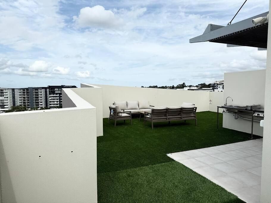 Spacious Newly Renovated 3-bedroom Opposite Westfield Chermside *
