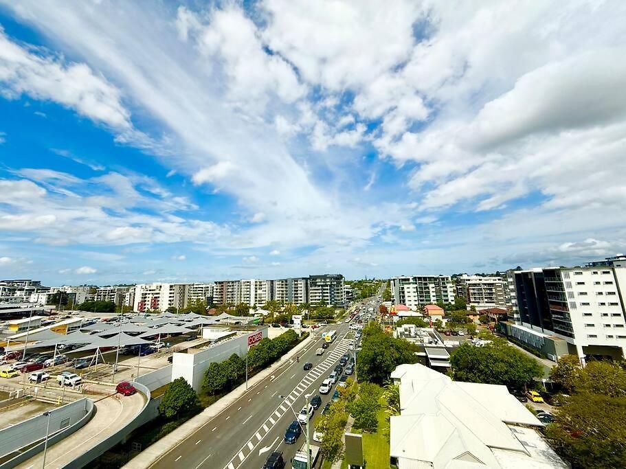 Apartment Spacious Newly Renovated 3-bedroom Opposite Westfield Chermside *