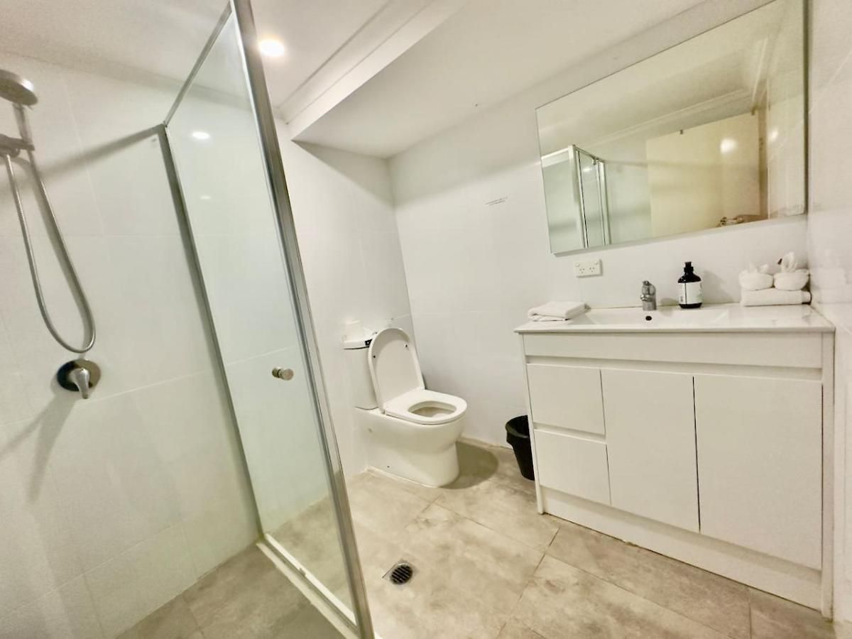 Prime 1br Near Transport And Retail Apartment *