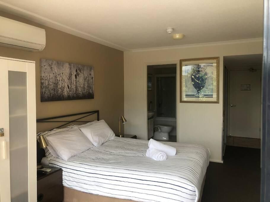 2brm With Beautiful View In A Great Location Free Parking *