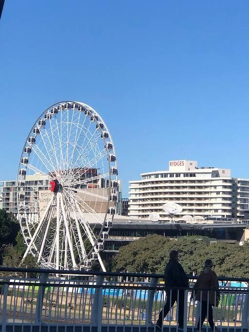 2brm With Beautiful View In A Great Location Free Parking Apartment