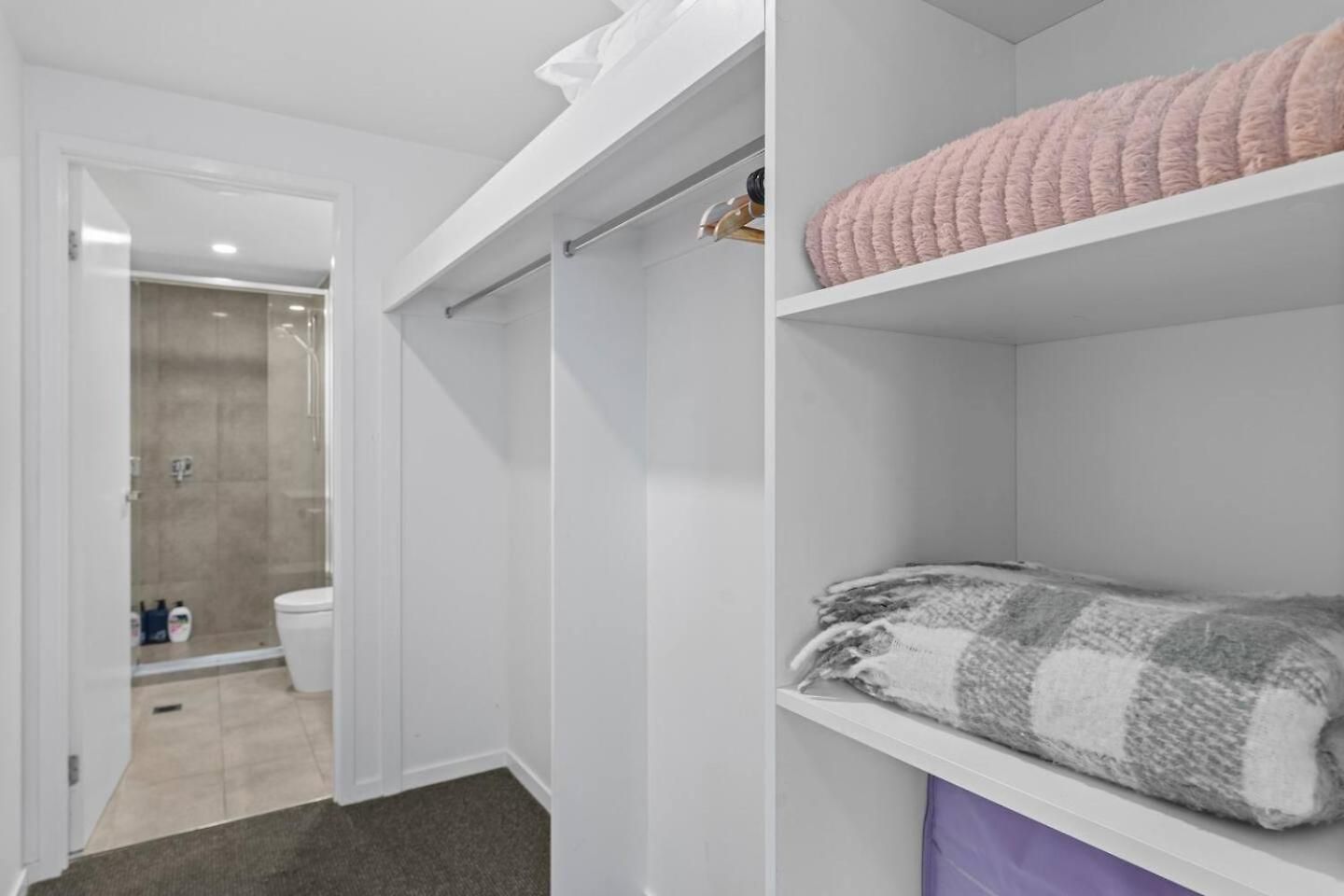 2br In Prime Location Apartment *