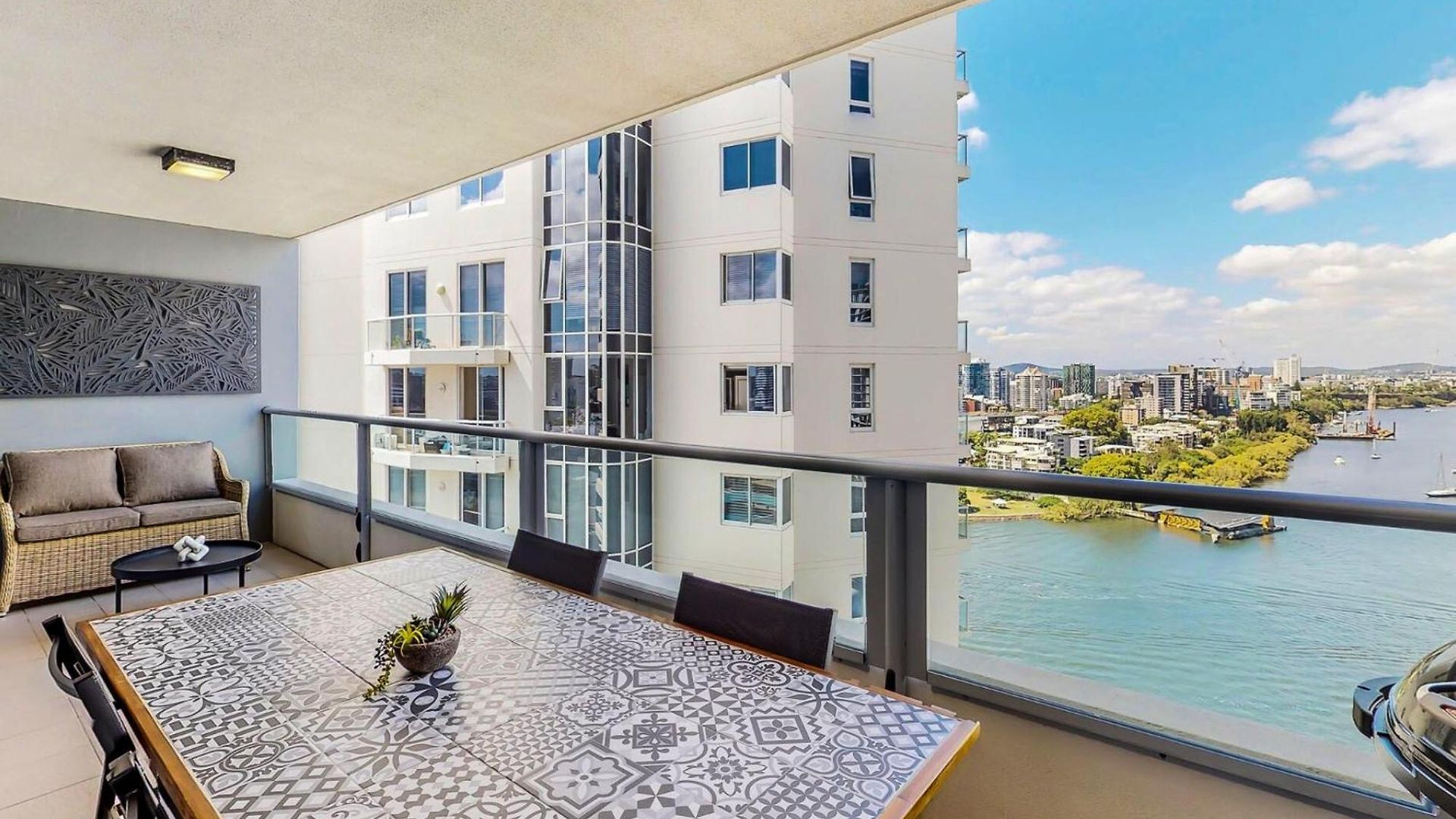 Luxury Riverfront Apartment Brisbane