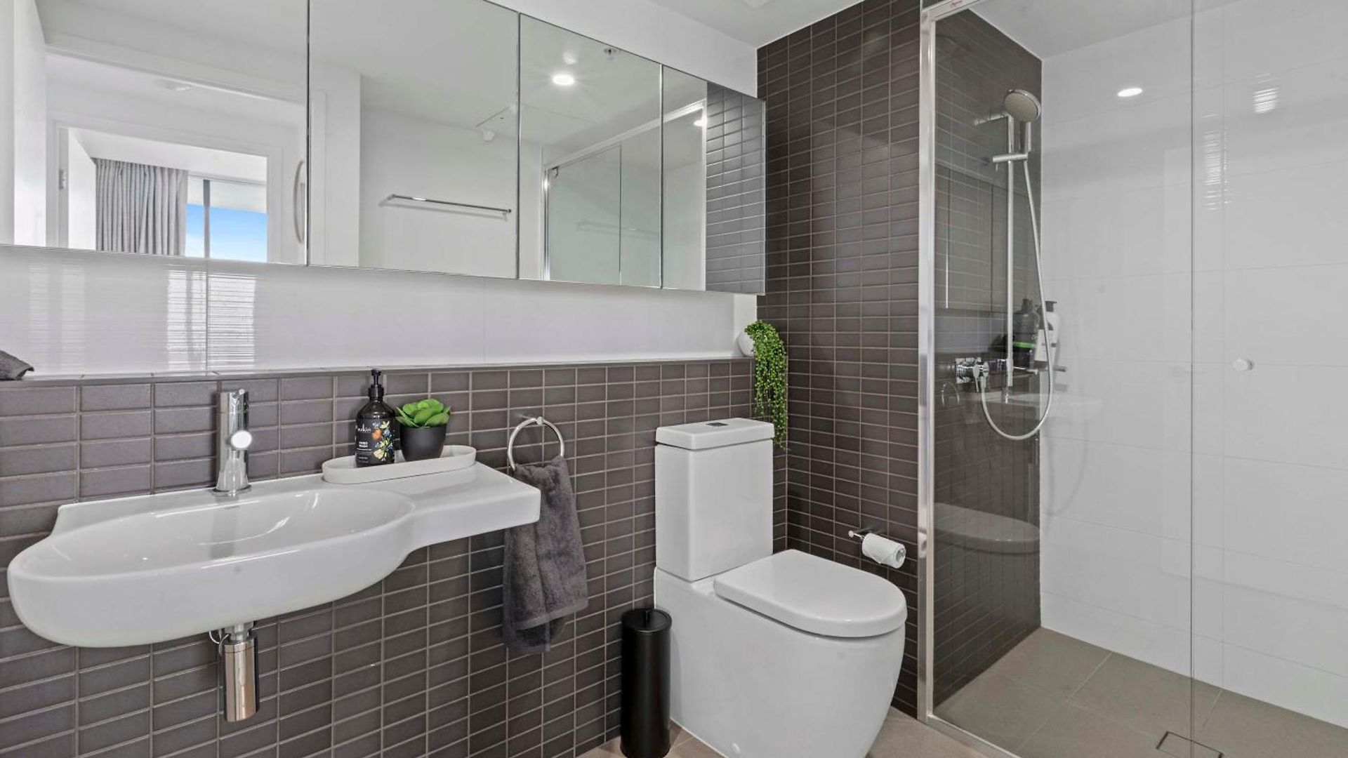 Apartment 2bedroom Exec Near Suncorp Free Carpark