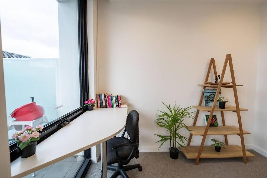2br - Pool, Gym & Big Balcony M25 Apartment
