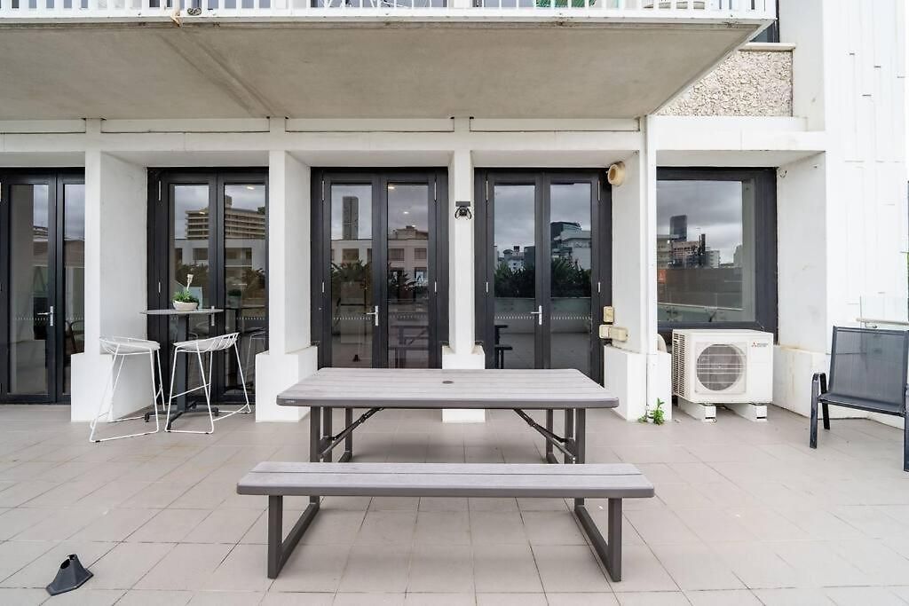 2br - Pool, Gym & Big Balcony M25 *