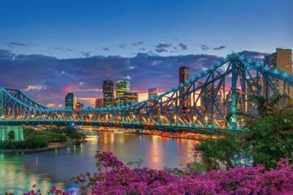 2br - Pool, Gym & Big Balcony M25 * Brisbane