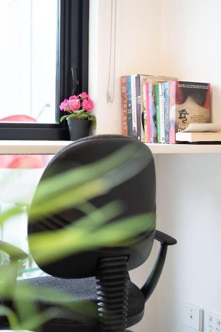 2br - Pool, Gym & Big Balcony M25