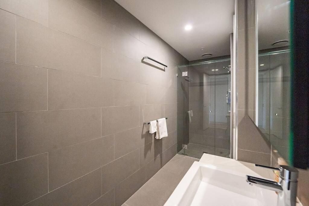 2br - Pool, Gym & Big Balcony M25 *