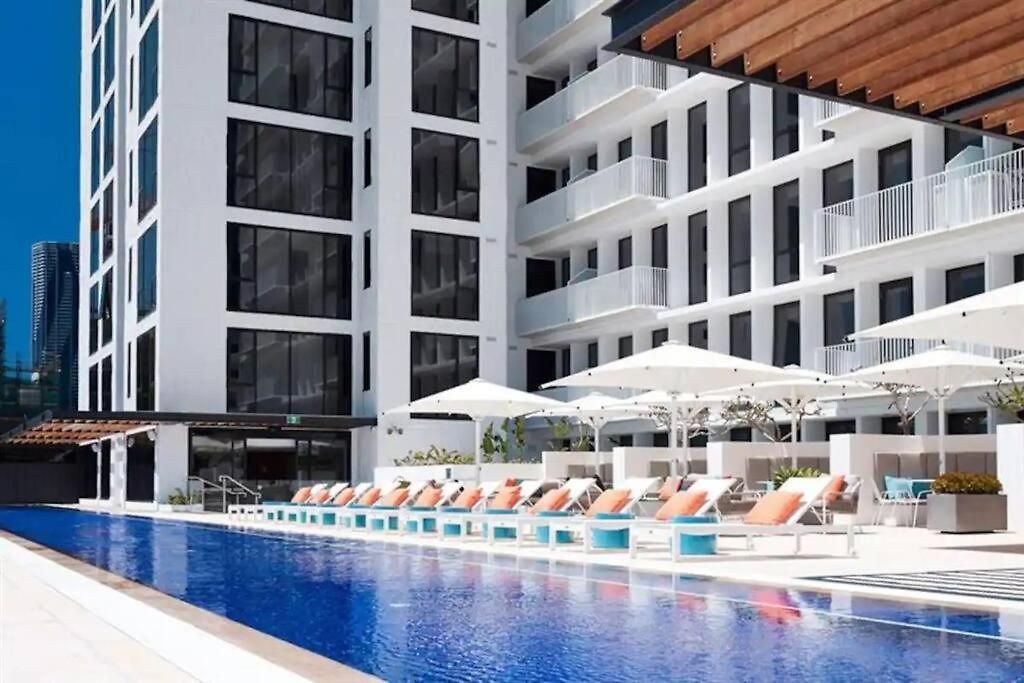 2br - Pool, Gym & Big Balcony M25 *