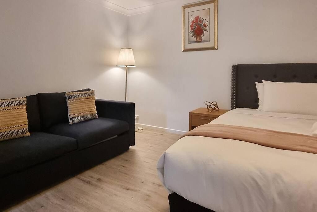 Wishart 1bed 1bath Tiny, Quiet House W Parking M15 Apartment *