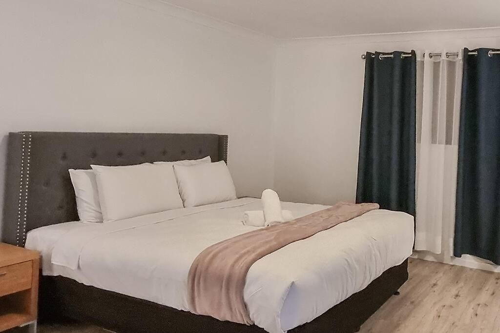Wishart 1bed 1bath Tiny, Quiet House W Parking M15 Brisbane
