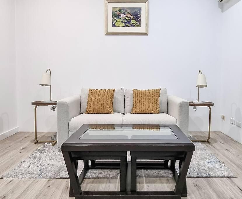 Wishart 1bed 1bath Tiny, Quiet House W Parking M15 *