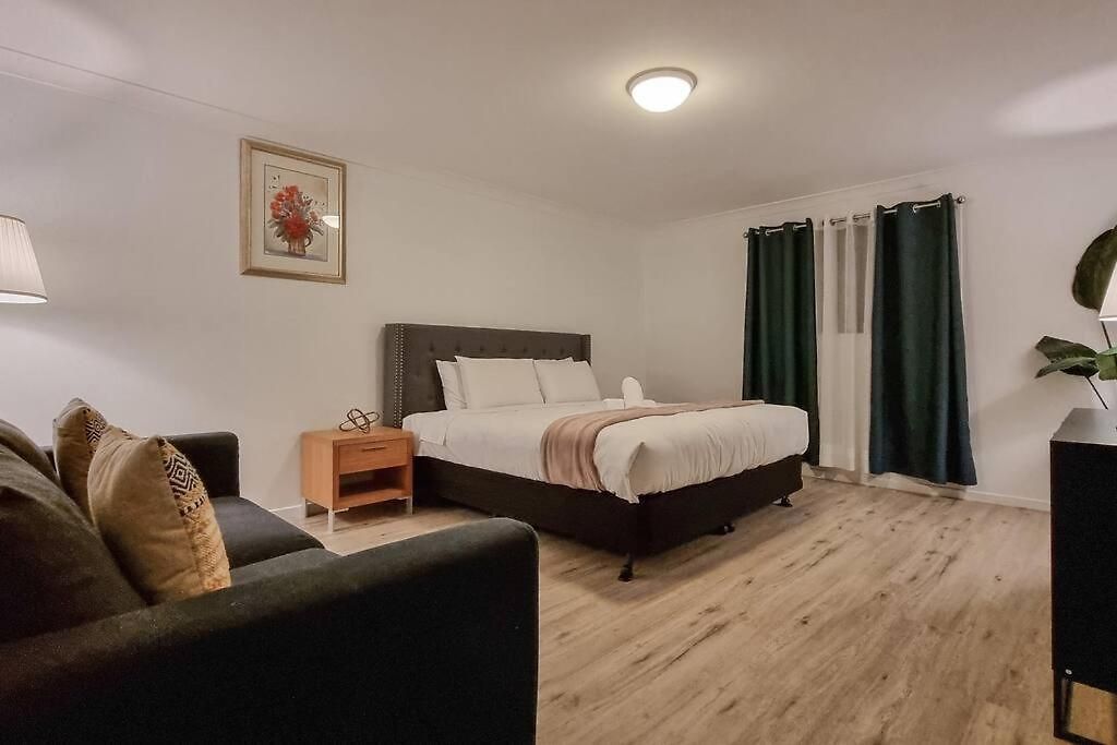 Wishart 1bed 1bath Tiny, Quiet House W Parking M15 Apartment