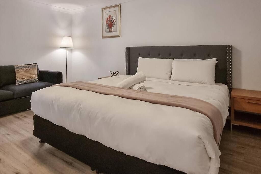 Apartment Wishart 1bed 1bath Tiny, Quiet House W Parking M15