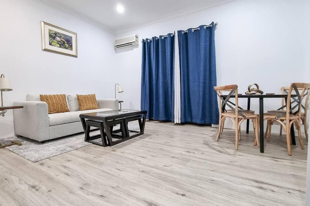 Apartment Wishart 1bed 1bath Tiny, Quiet House W Parking M15 *