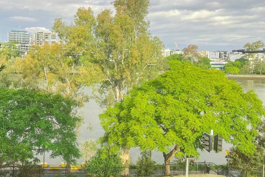 Quaint Auchenflower 1b1b W Parking Close To Uq M5 Apartment Brisbane