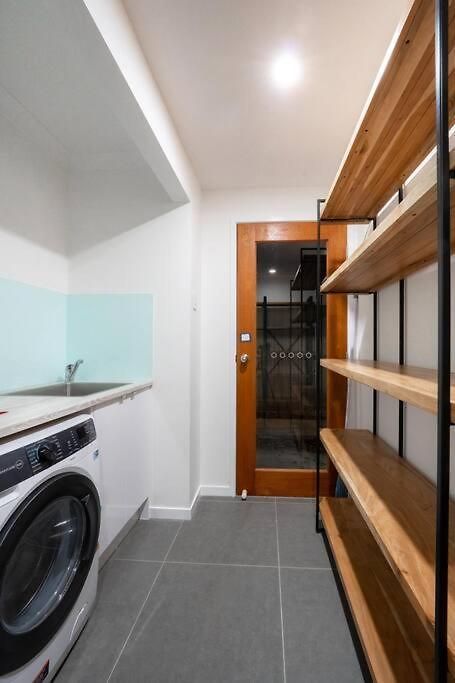 2br With Outdoor Deck With Nearby M10 Apartment