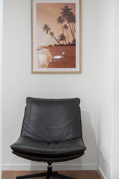 2br With Outdoor Deck With Nearby M10 Brisbane