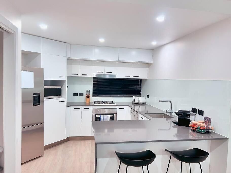 Spacious & Modern Close To & Airport Apartment Brisbane