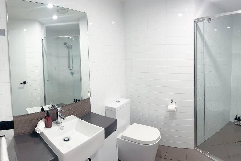 Spacious & Modern Close To & Airport Apartment Brisbane