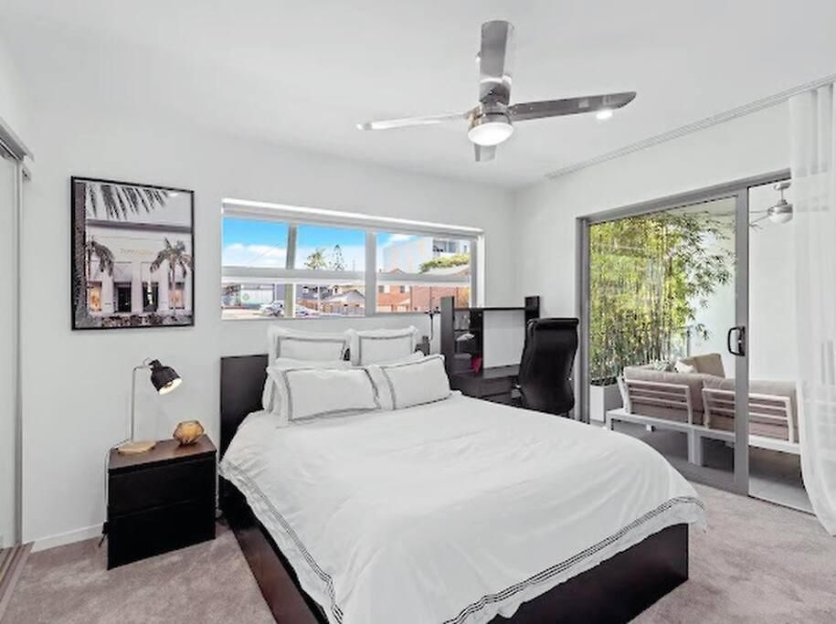 Spacious & Modern Close To & Airport Brisbane