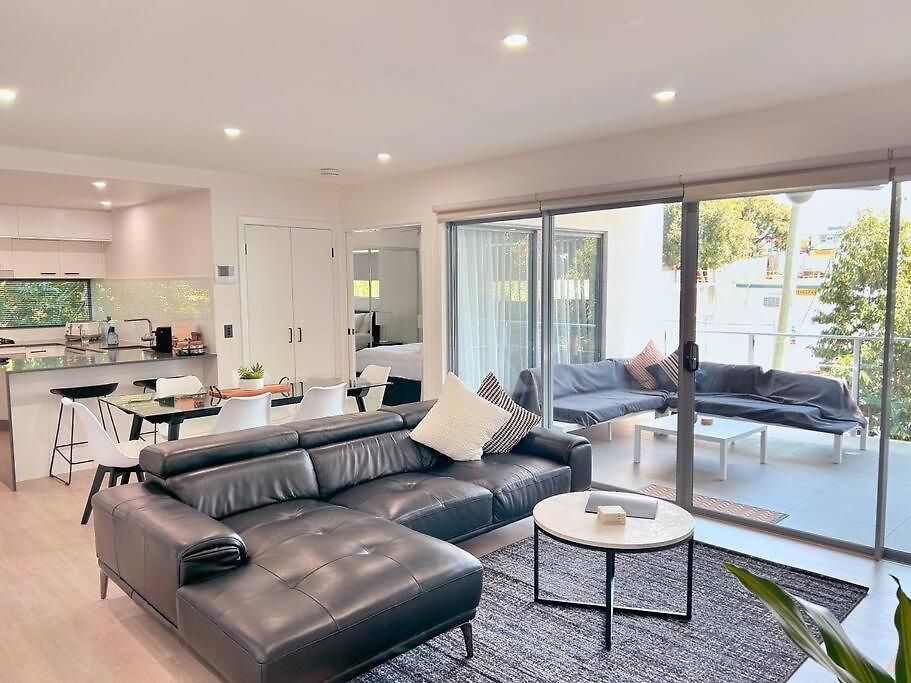 Apartment Spacious & Modern Close To & Airport *