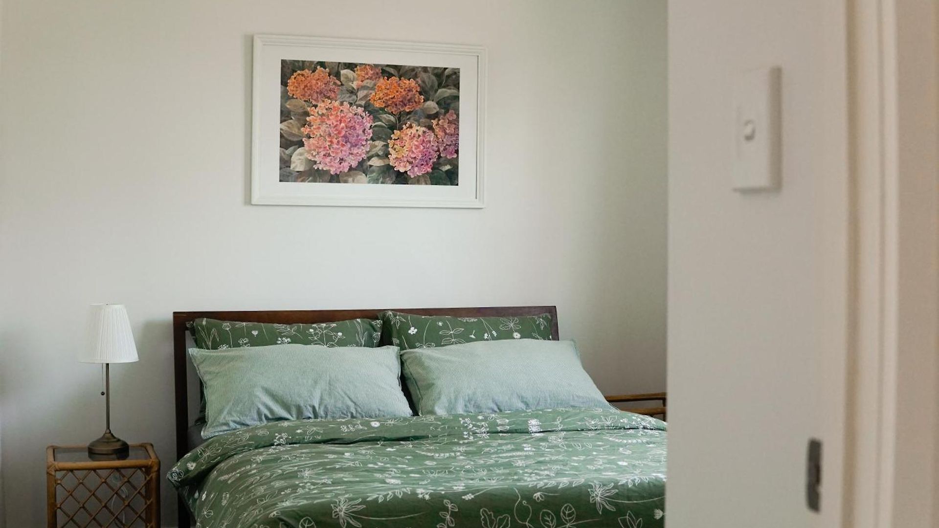 Located In The Heart Of Indooroopilly Apartment
