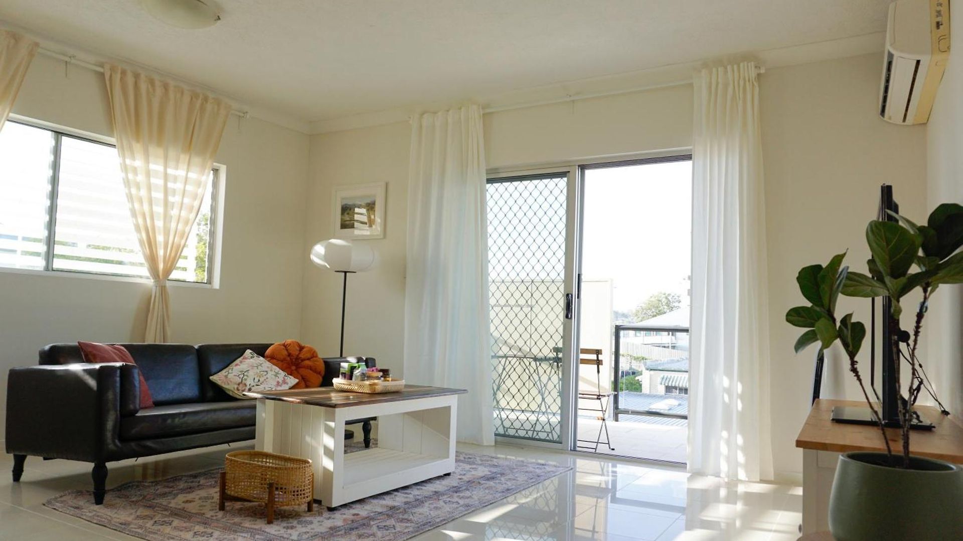 Apartment Located In The Heart Of Indooroopilly Brisbane