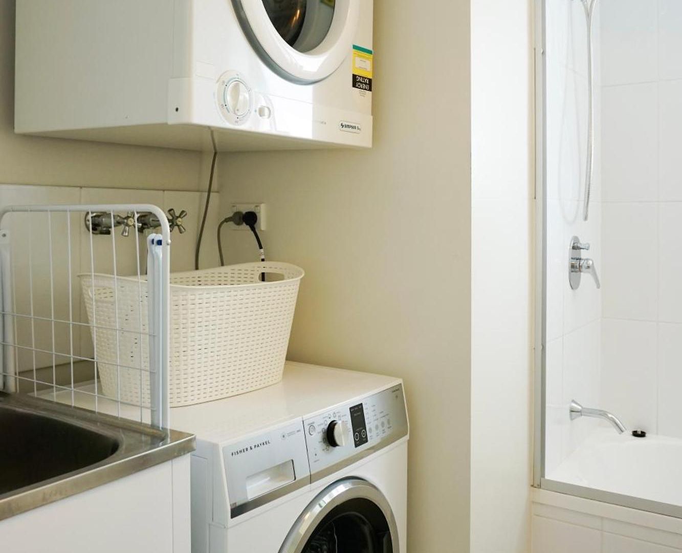 Located In The Heart Of Indooroopilly * Brisbane