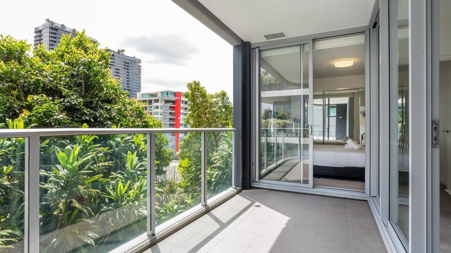Apartment Modern 2 Bedroom With Parking South Brisbane