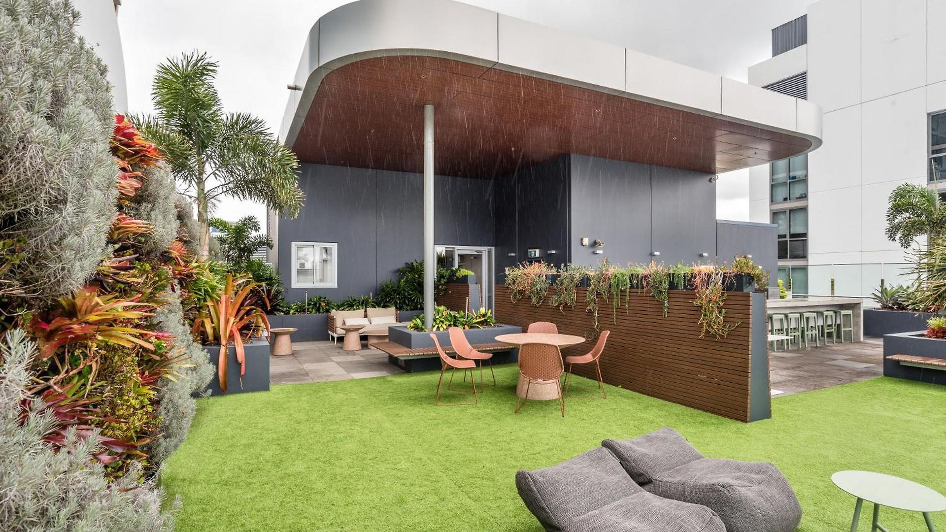 Modern 2 Bedroom With Parking South * Brisbane