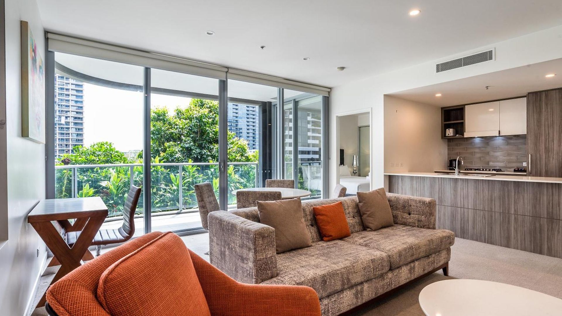 Modern 2 Bedroom With Parking South Apartment Brisbane