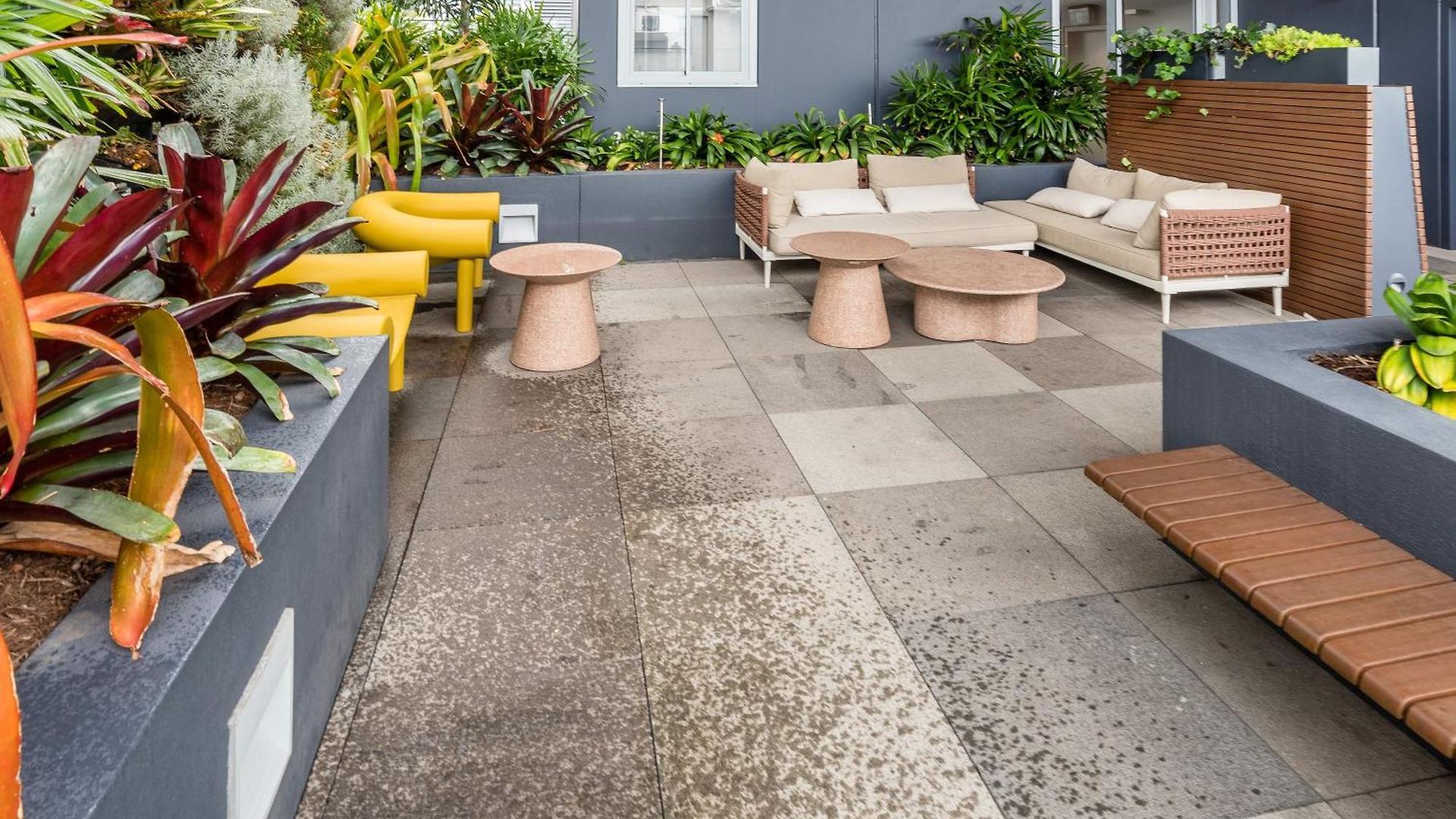 Modern 2 Bedroom With Parking South * Brisbane