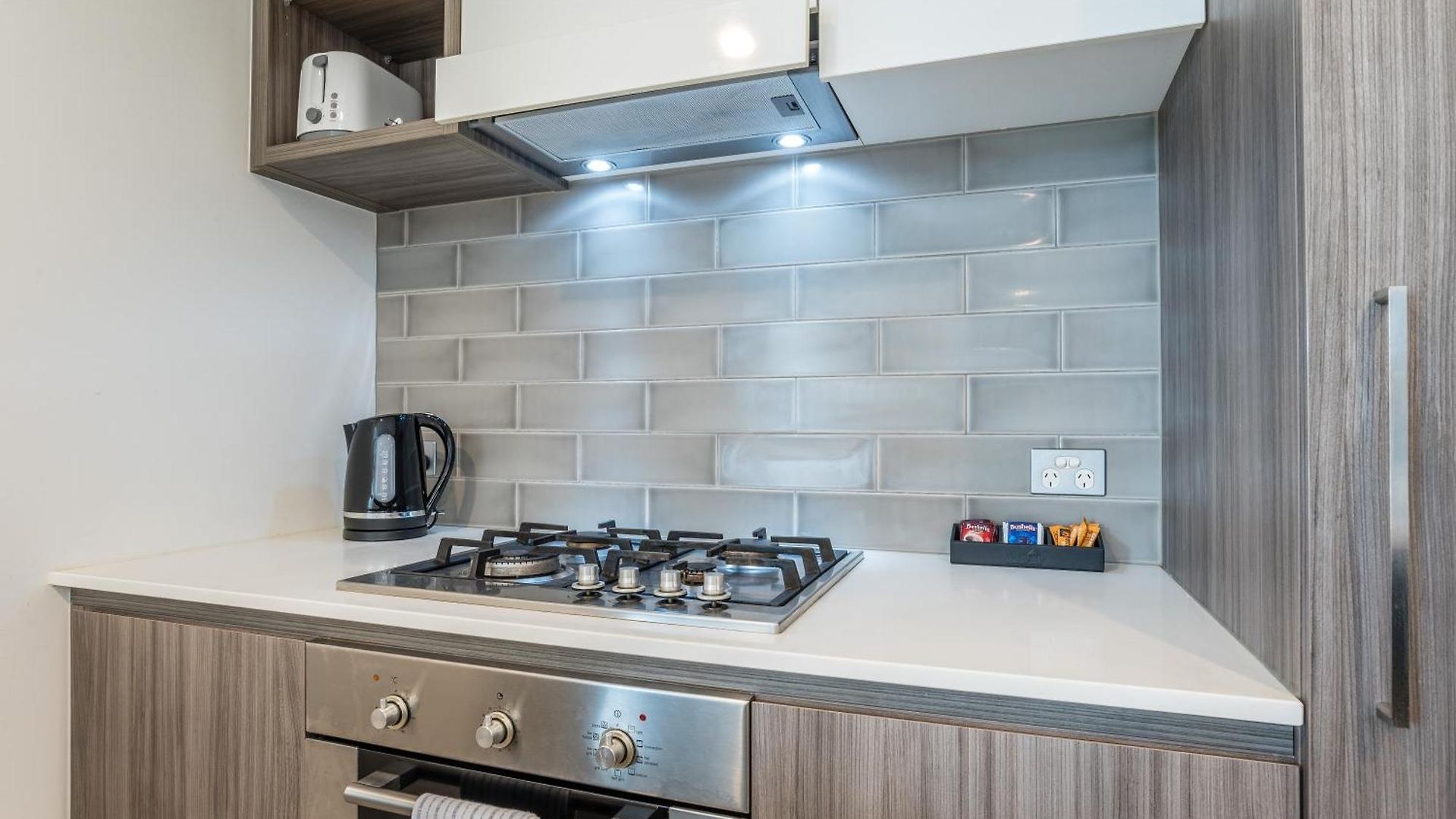 Modern 2 Bedroom With Parking South Apartment