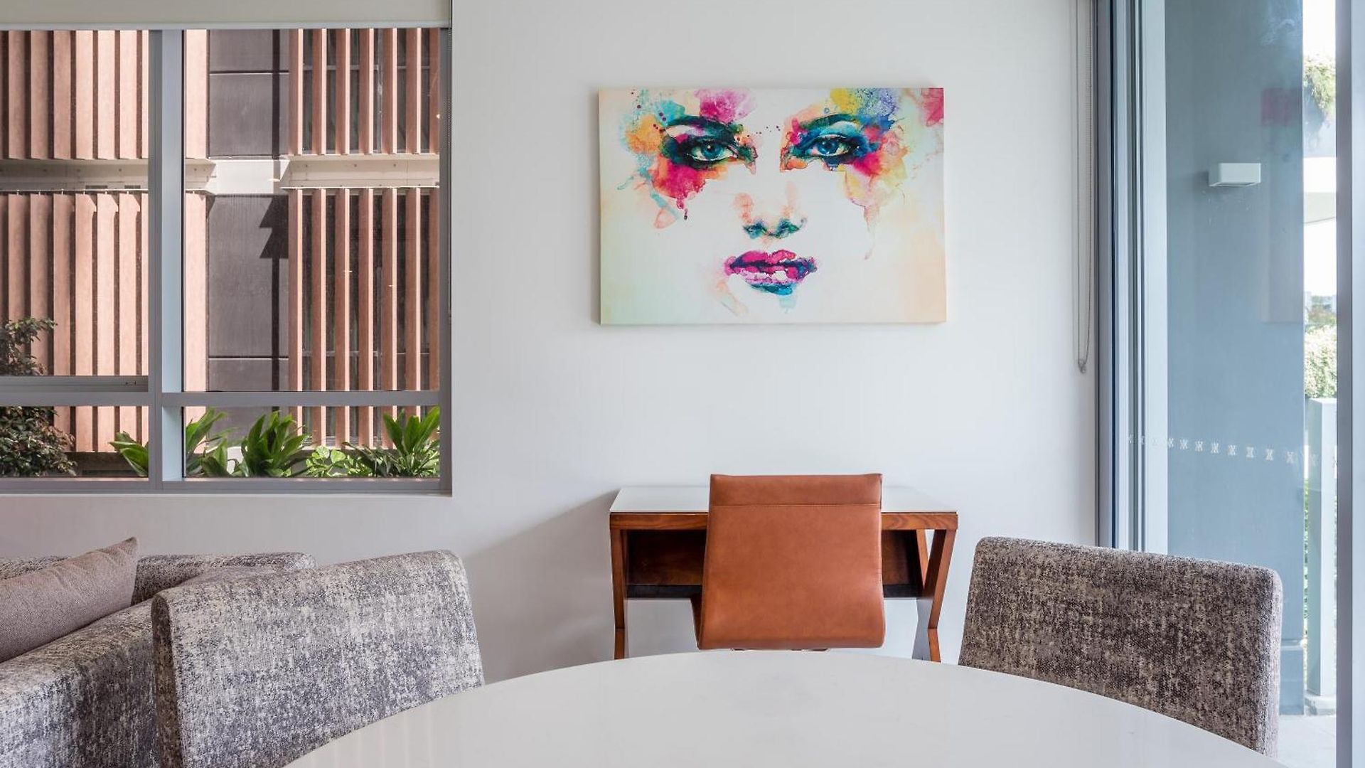 Apartment Modern 2 Bedroom With Parking South *