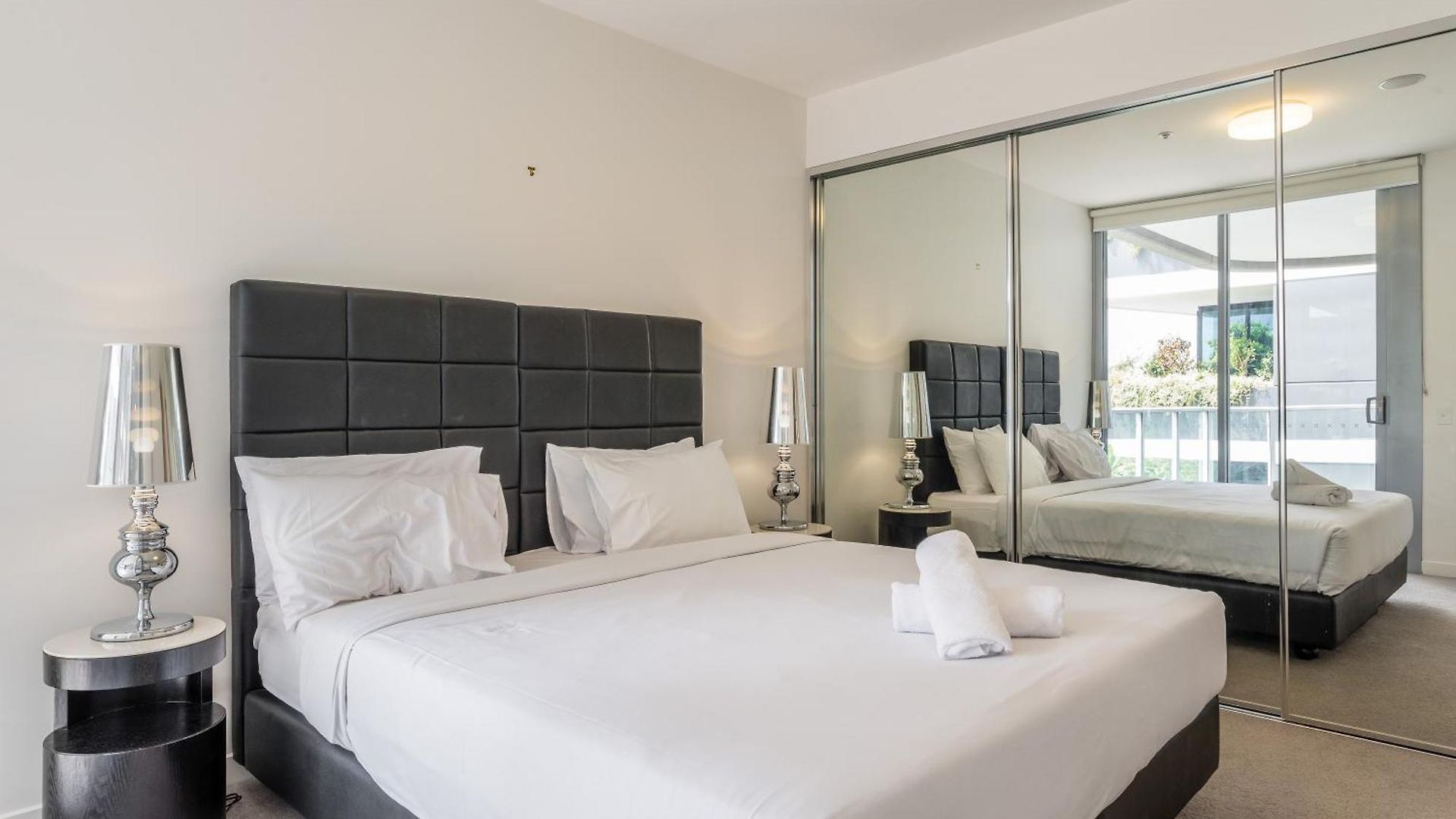 Modern 2 Bedroom With Parking South Apartment Brisbane