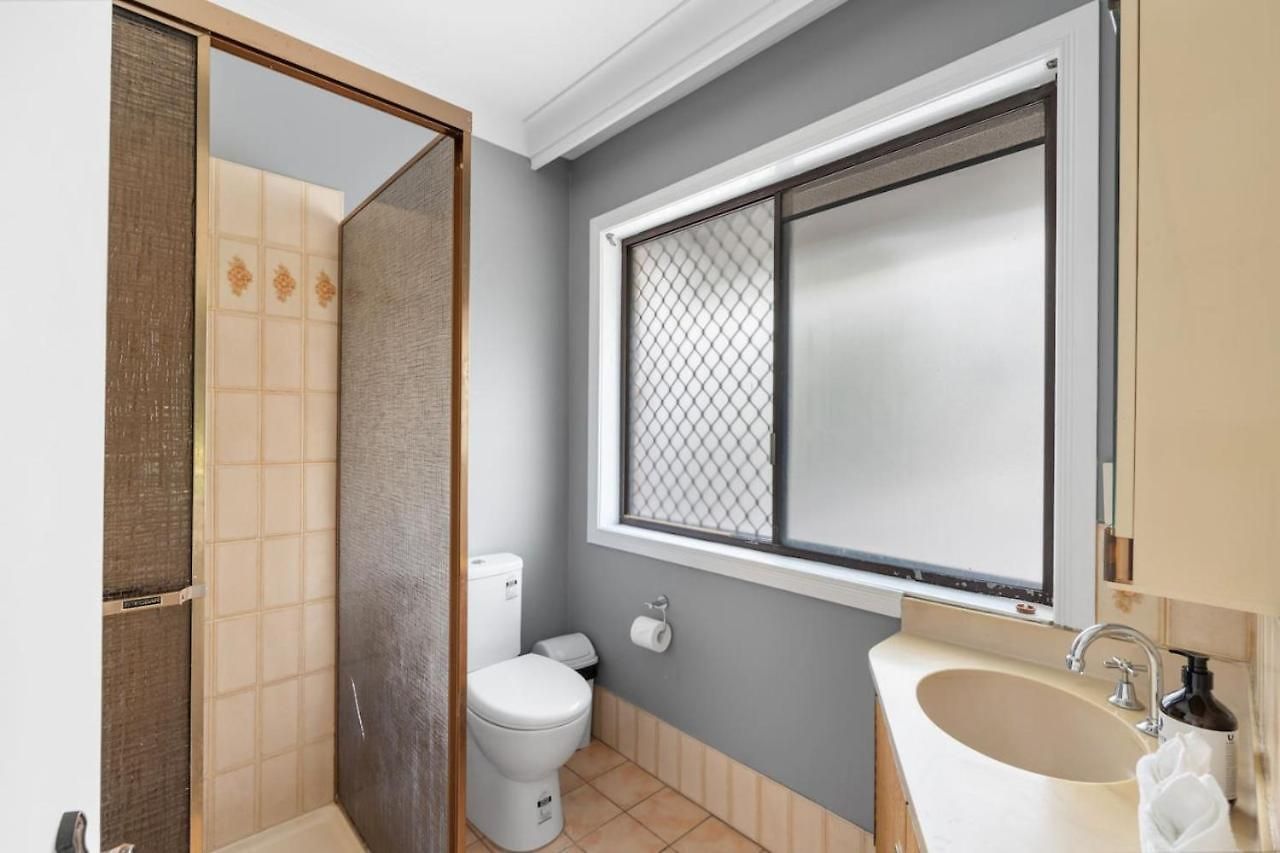 Spacious Affordable 7b3b 2 Living Pool Yard And Mall *