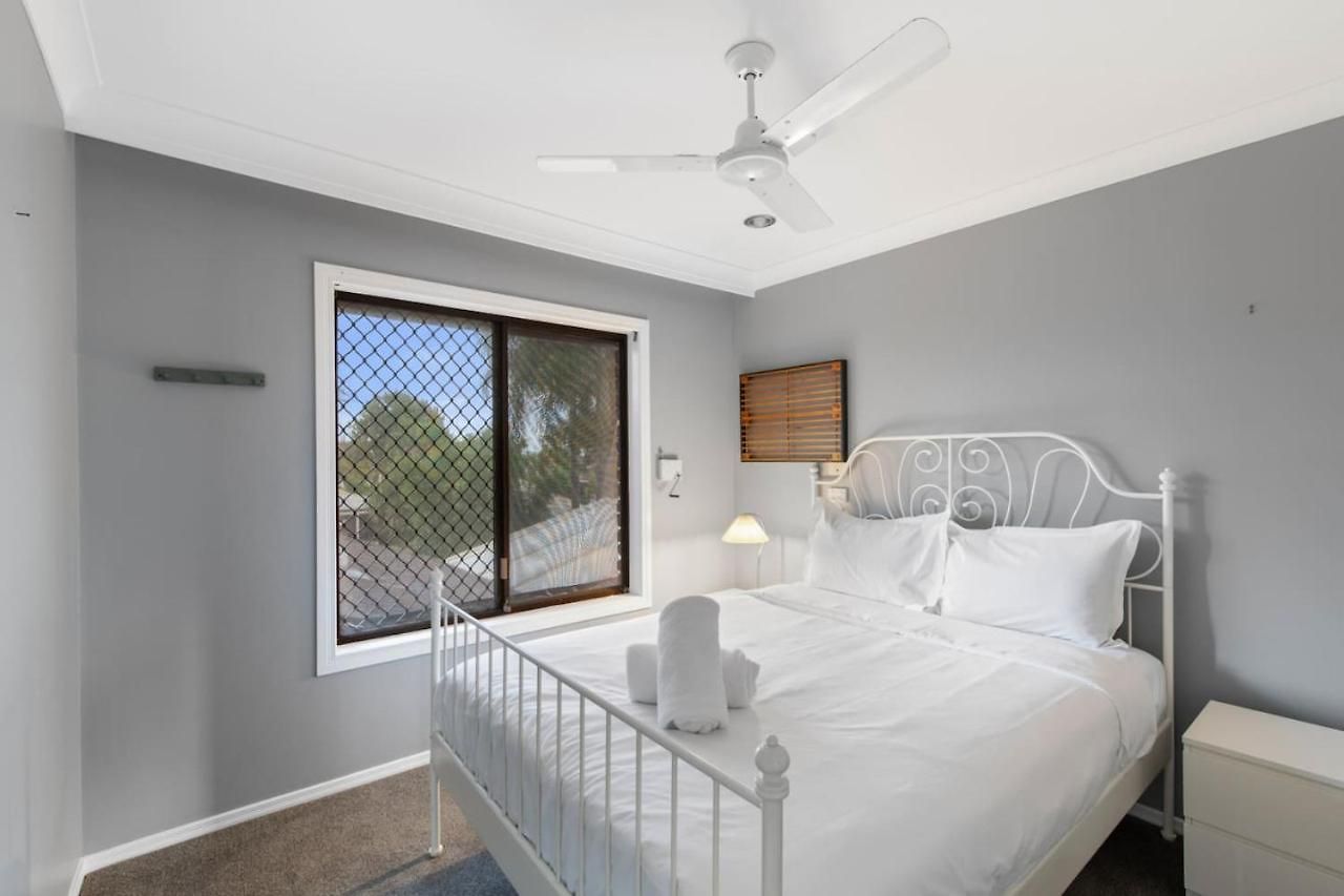 Spacious Affordable 7b3b 2 Living Pool Yard And Mall