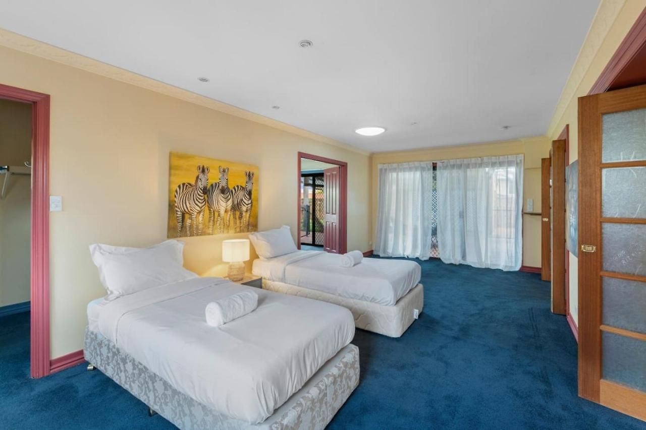 Spacious Affordable 7b3b 2 Living Pool Yard And Mall * Brisbane