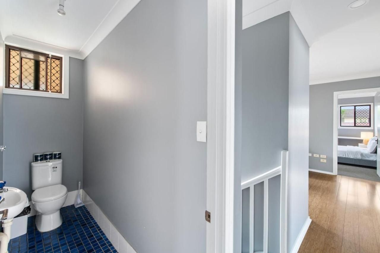 Spacious Affordable 7b3b 2 Living Pool Yard And Mall
