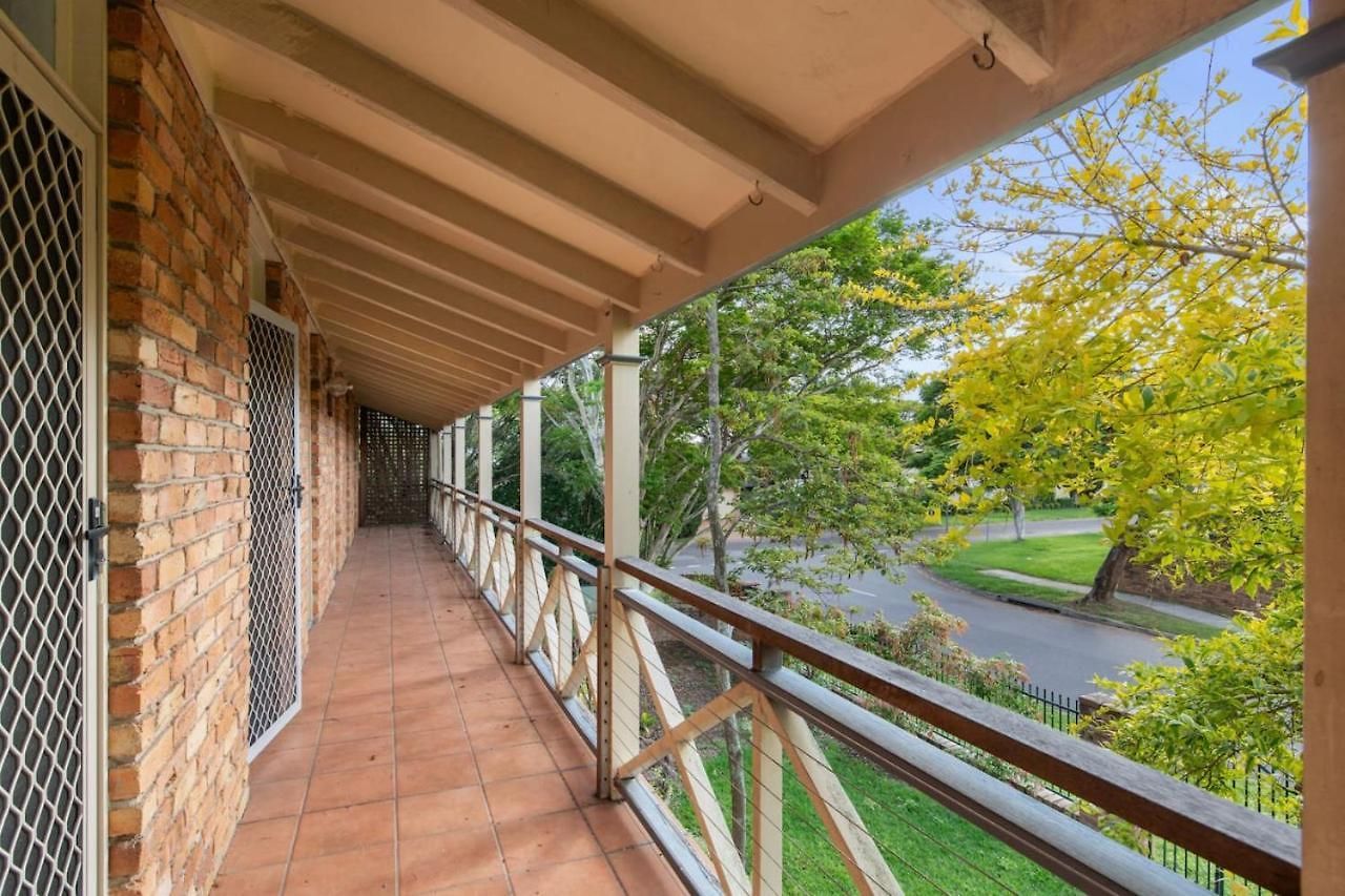 Spacious Affordable 7b3b 2 Living Pool Yard And Mall * Brisbane