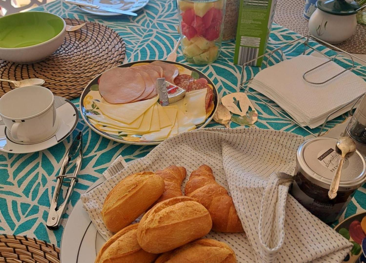 1960s Pool House - Hosted Bed & Breakfast 4*