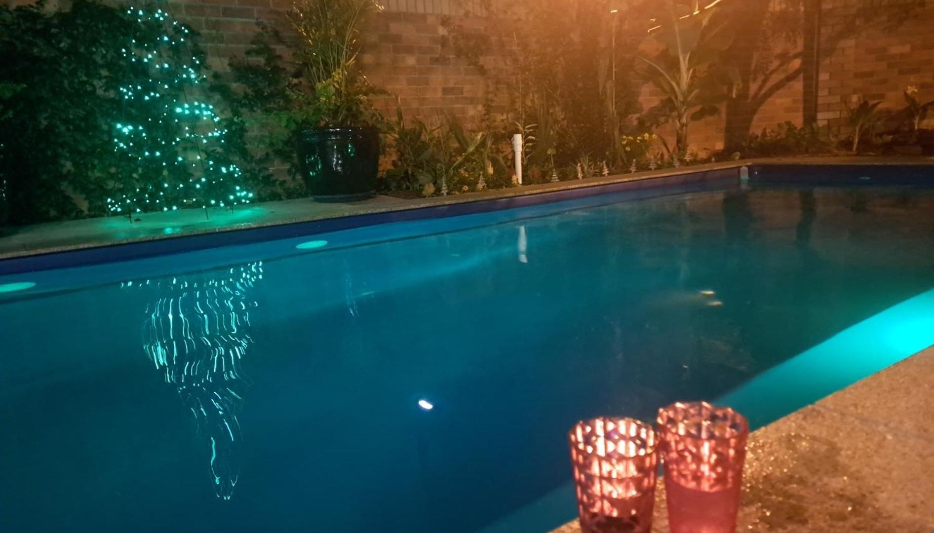 1960s Pool House - Hosted Bed & Breakfast 4*