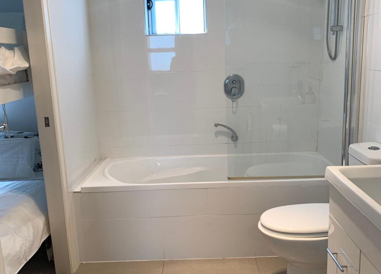 Family And Pet Friendly In Apartment *