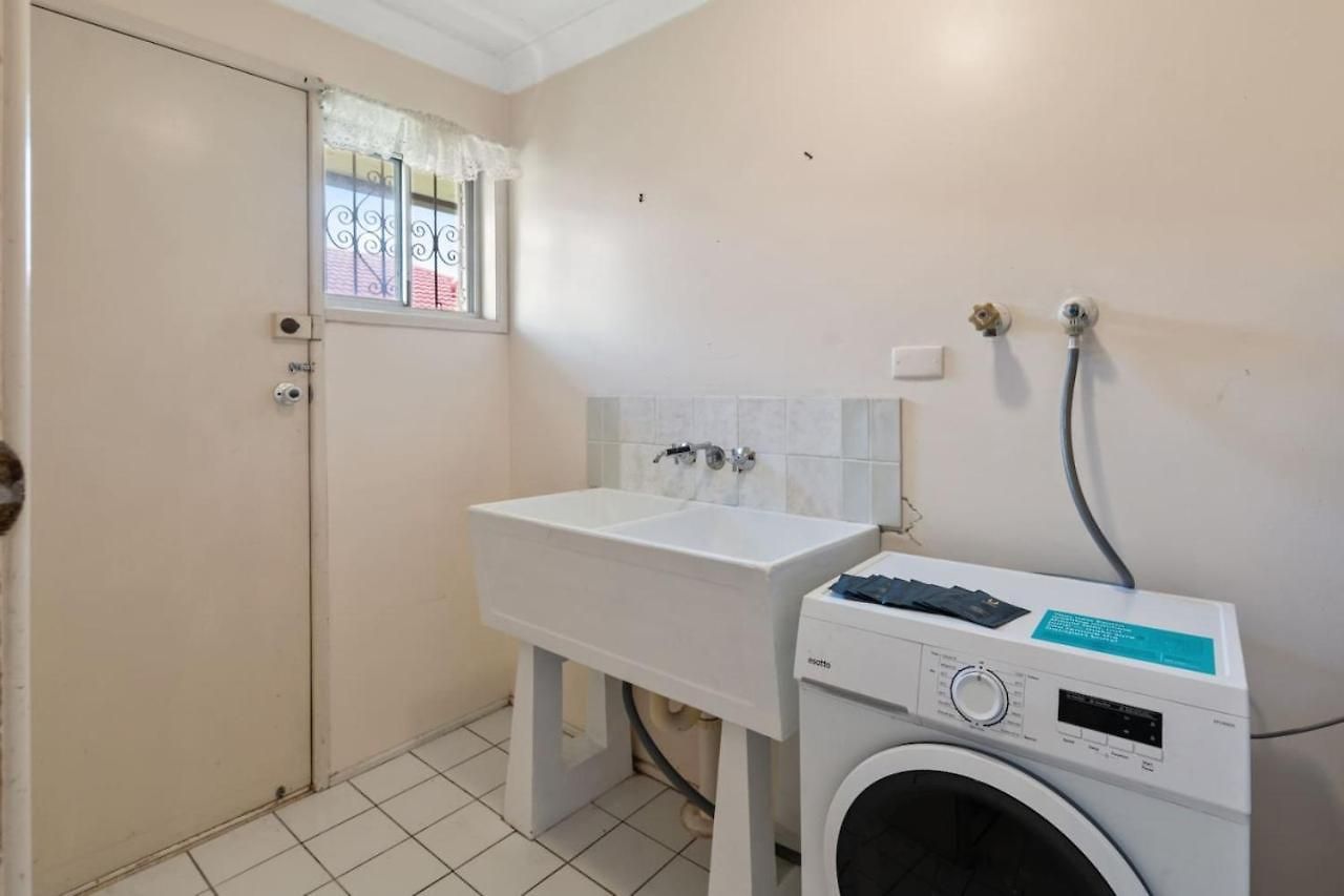 Homy Spacious 4b2b W Parking Steps To Malls Dining *