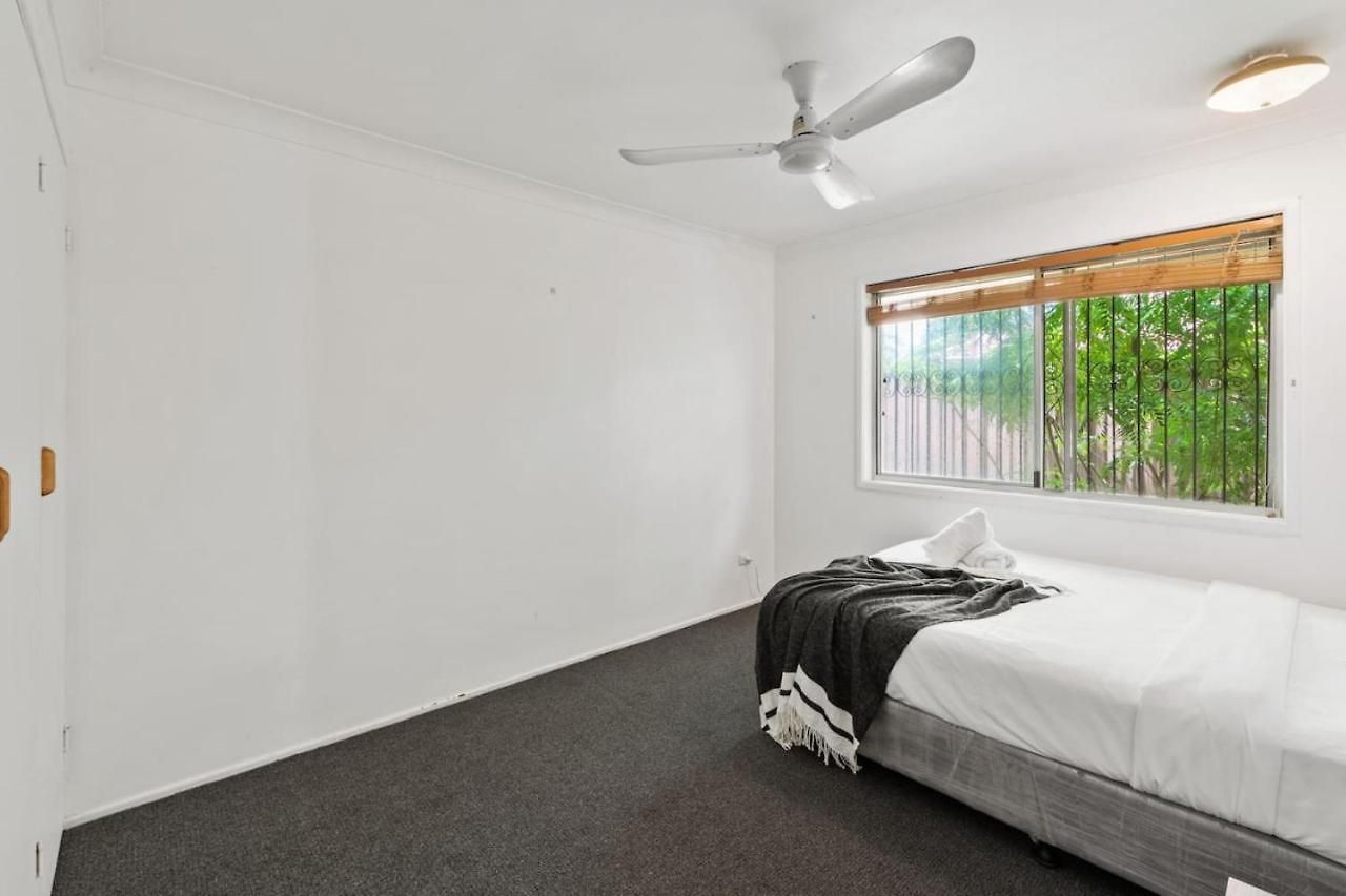 Holiday home Homy Spacious 4b2b W Parking Steps To Malls Dining