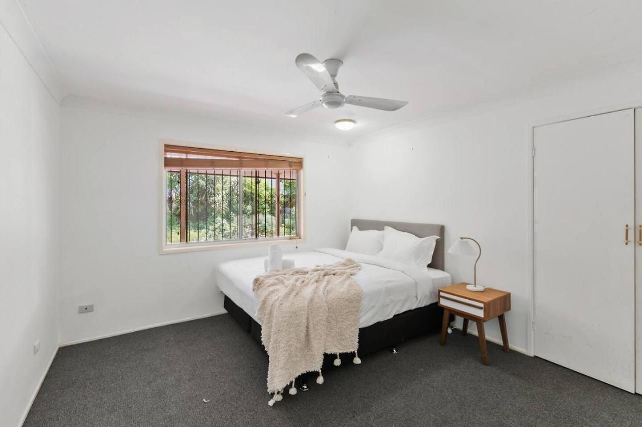 Holiday home Homy Spacious 4b2b W Parking Steps To Malls Dining Brisbane