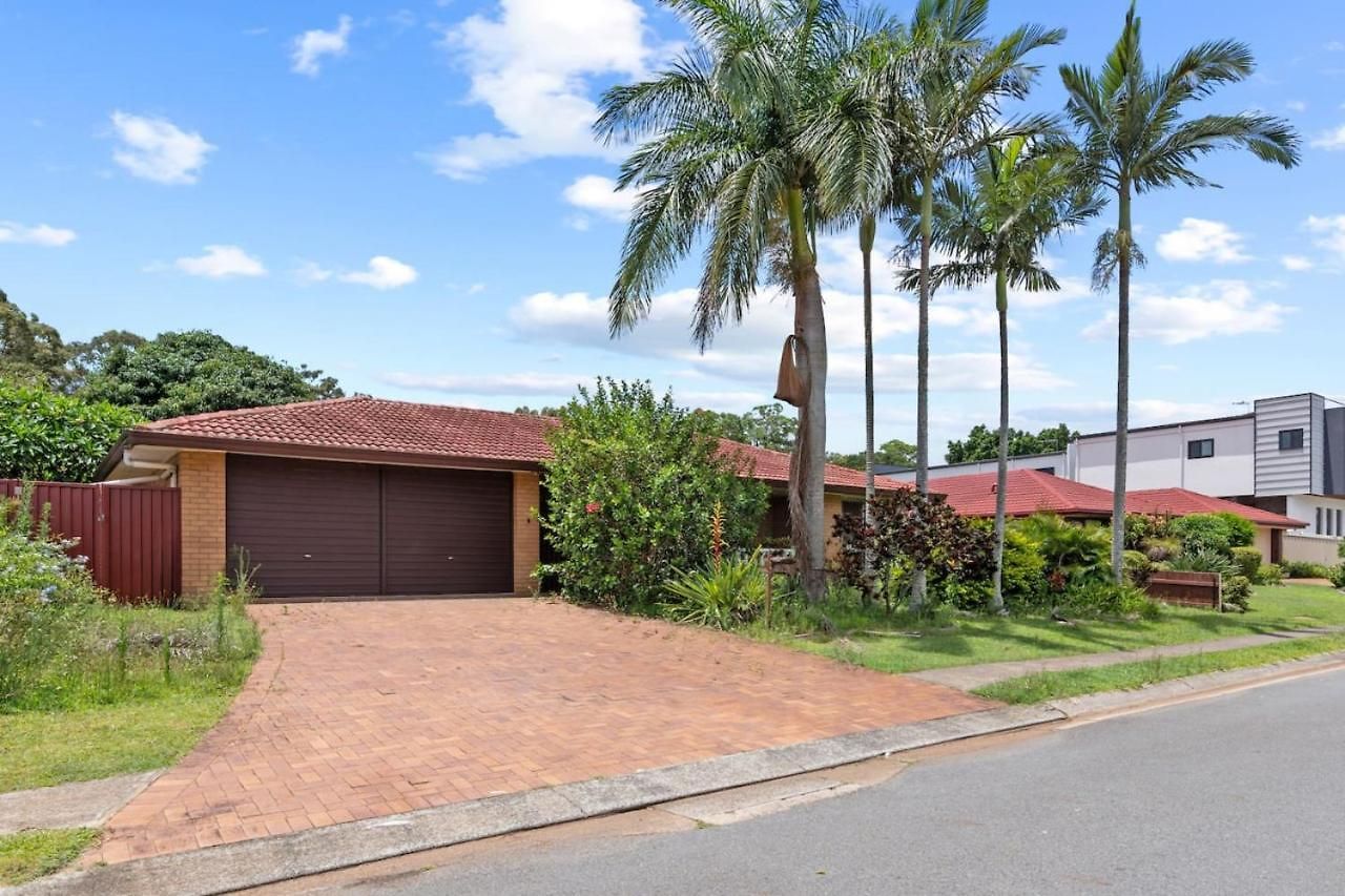 Homy Spacious 4b2b W Parking Steps To Malls Dining * Brisbane