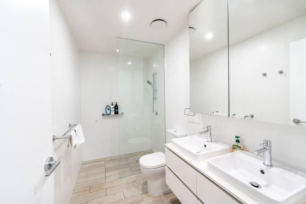 2br-2ba Resort-style Retreat In Hamilton M21 Apartment *
